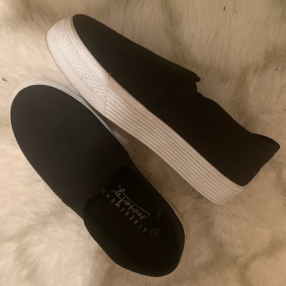 Black canvas slip on platform runners - Picture 1 of 3